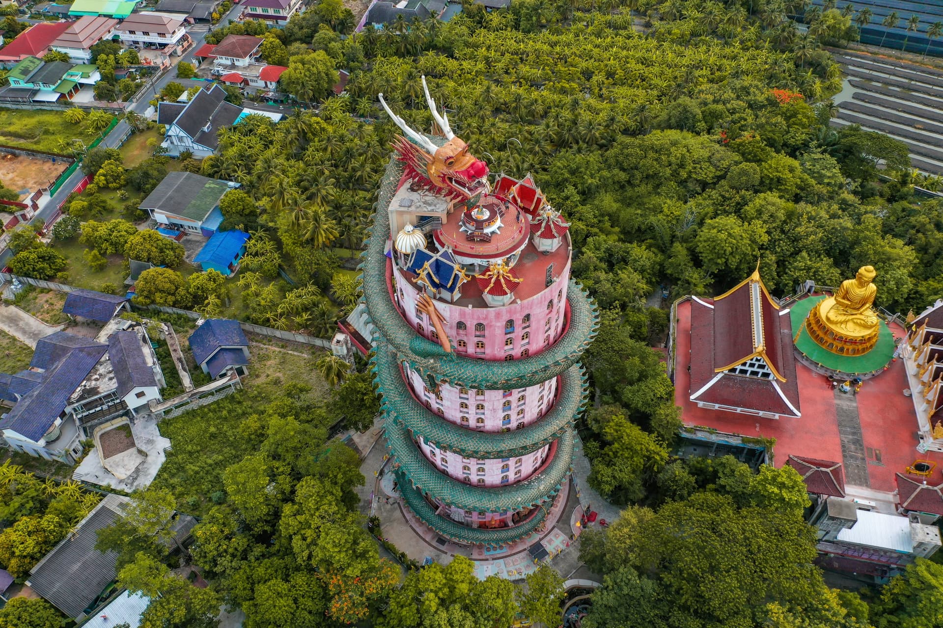 Wat Samphran, Drachentemple