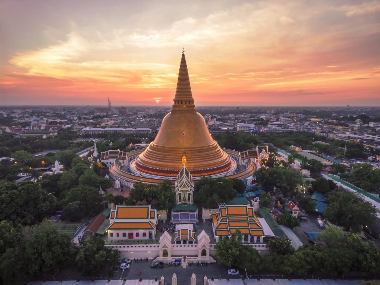 Der Wat Phra Pathom Chedi