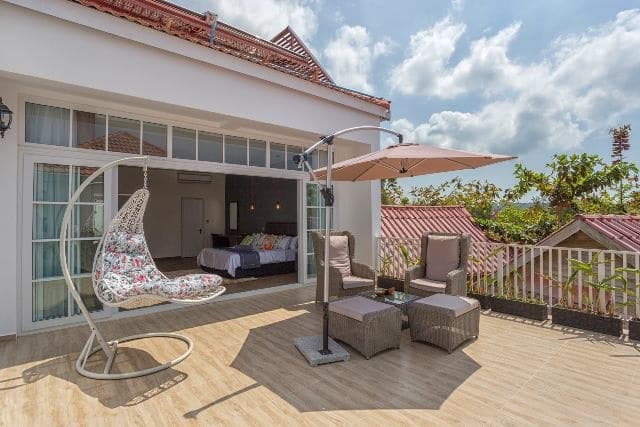 White Boutique Hotel