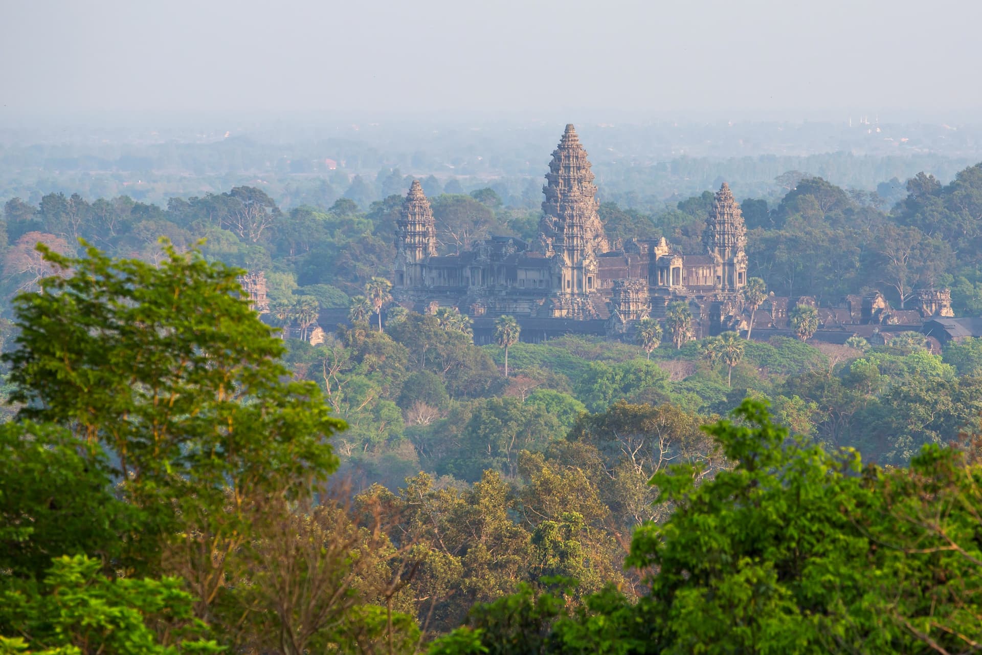 Besuch der Tempel von Angkor aus der Luft!